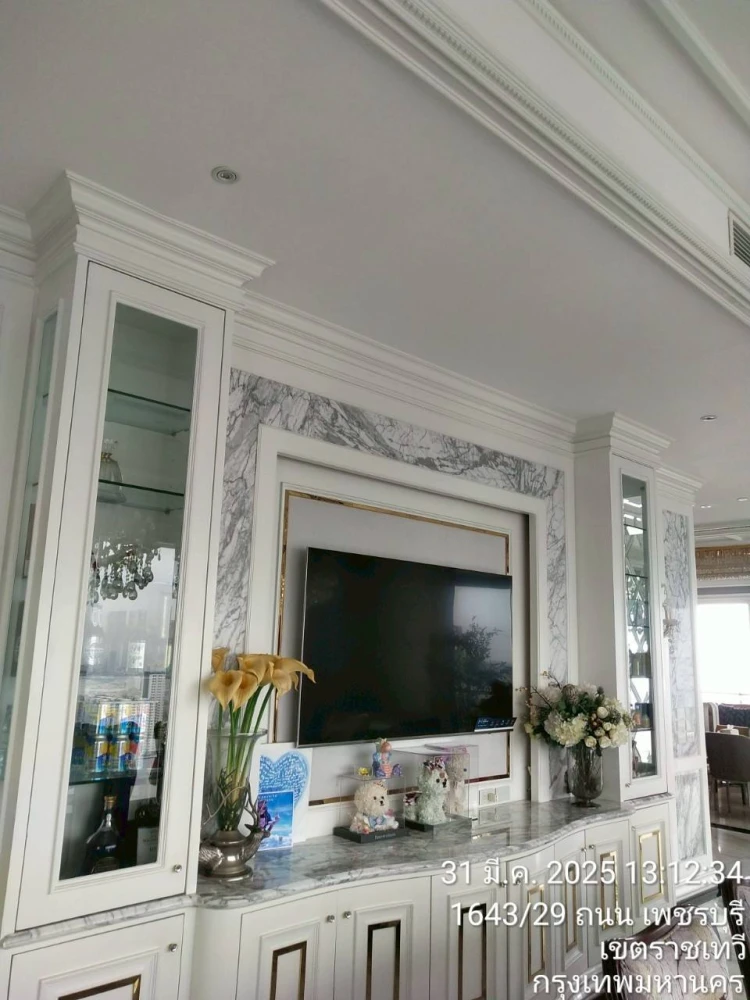 For rent or sale:Q Asoke,penthouse room,very large,very high floor,decorated as luxuriously as a 5-star hotel. Book now and you won't be disappointed.