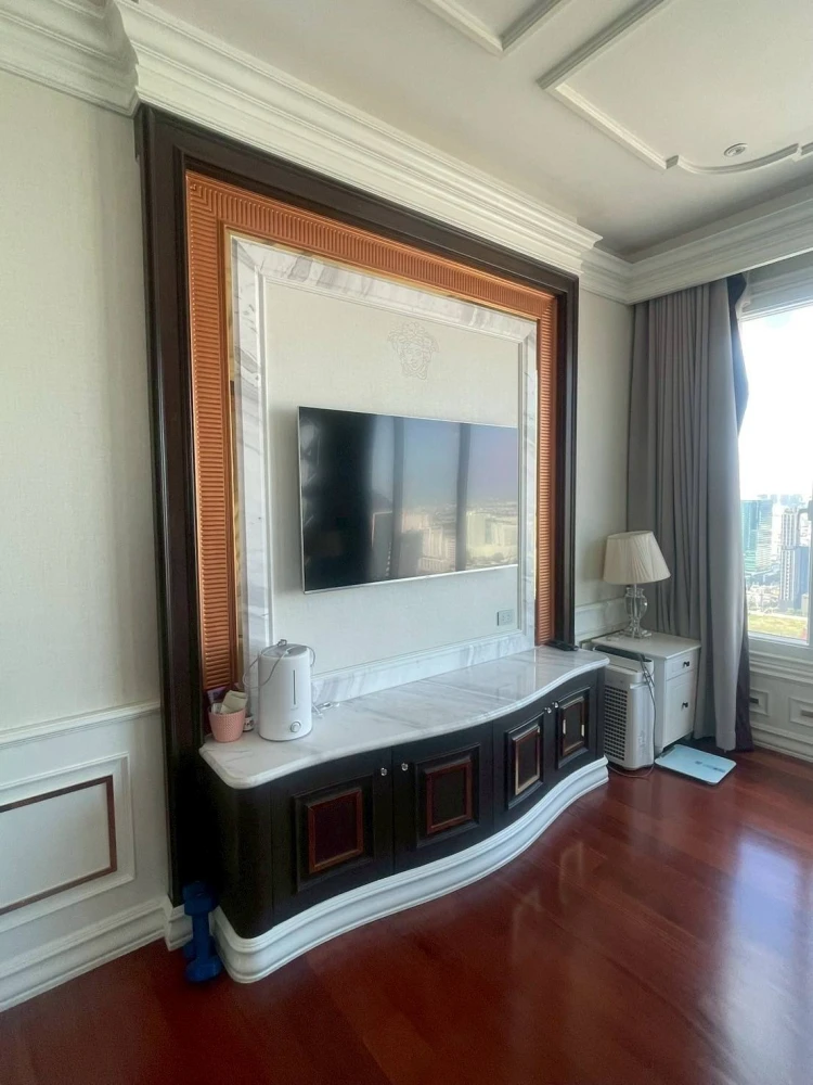 For rent or sale:Q Asoke,penthouse room,very large,very high floor,decorated as luxuriously as a 5-star hotel. Book now and you won't be disappointed.
