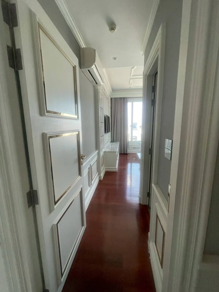 For rent or sale:Q Asoke,penthouse room,very large,very high floor,decorated as luxuriously as a 5-star hotel. Book now and you won't be disappointed.
