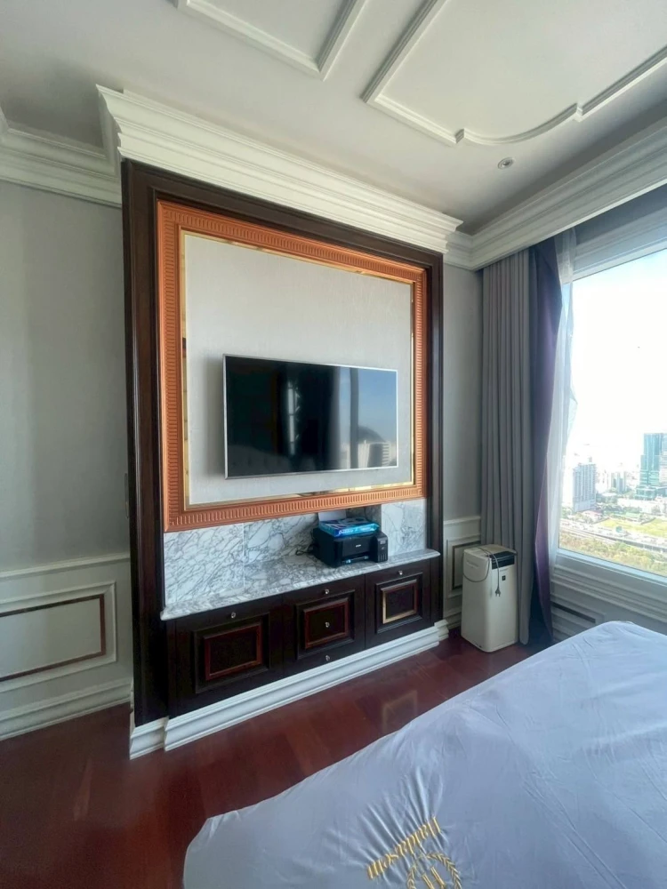 For rent or sale:Q Asoke,penthouse room,very large,very high floor,decorated as luxuriously as a 5-star hotel. Book now and you won't be disappointed.
