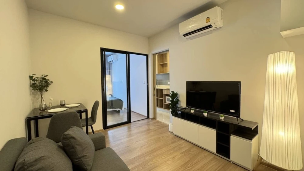 For rent: Chewathai Pinklao, beautiful condo, ready to move in, good location, fully furnished, complete electrical appliances. You will regret it if