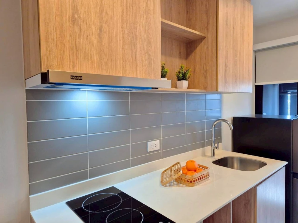 For rent: Chewathai Pinklao, high floor unit, comfortable living, fully furnished. Book now!