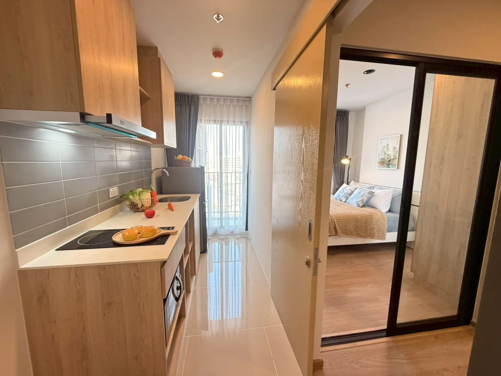 For rent: Chewathai Pinklao. Nice room, fully furnished, complete amenities. Book now!