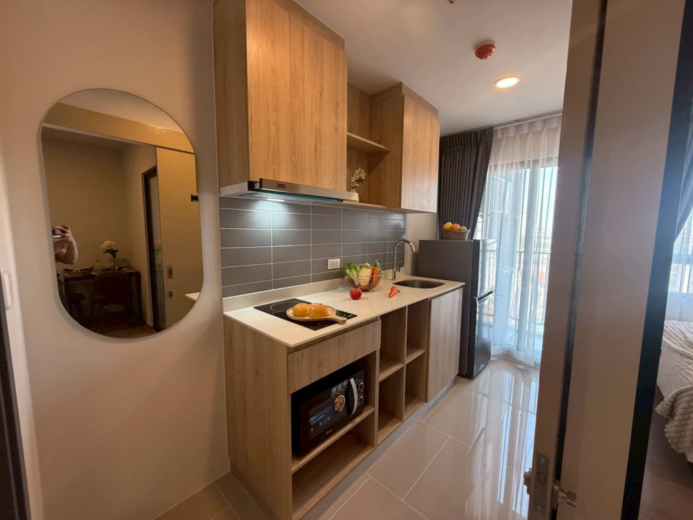 For rent: Chewathai Pinklao. Nice room, fully furnished, complete amenities. Book now!