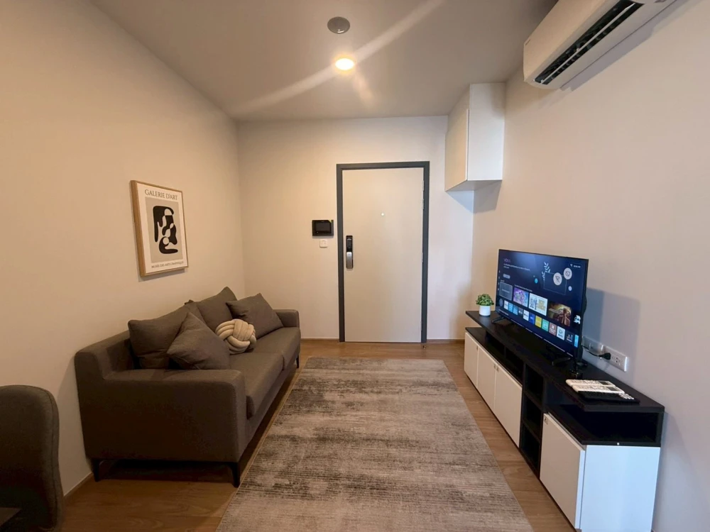 For rent: Chewathai Pinklao. Nice room, fully furnished, complete amenities. Book now!