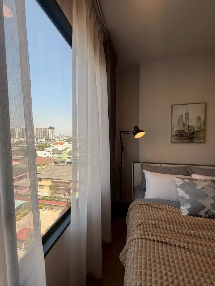 For rent: Chewathai Pinklao. Nice room, fully furnished, complete amenities. Book now!