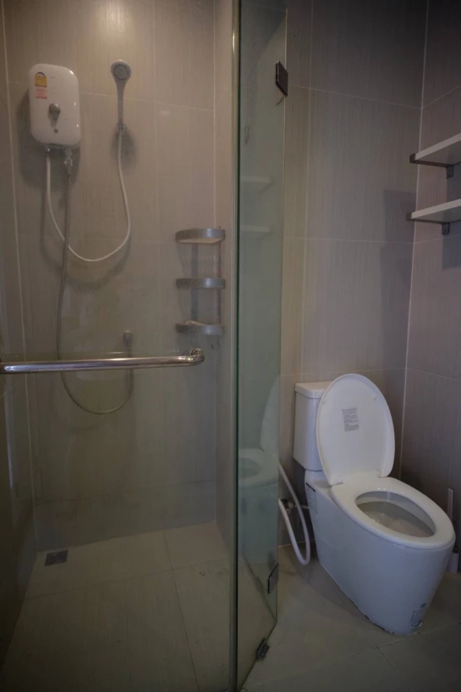 For rent: Chewathai Ramkhamhaeng. Room on the 6th floor. Fully furnished and equipped. Just bring your bags and move in.