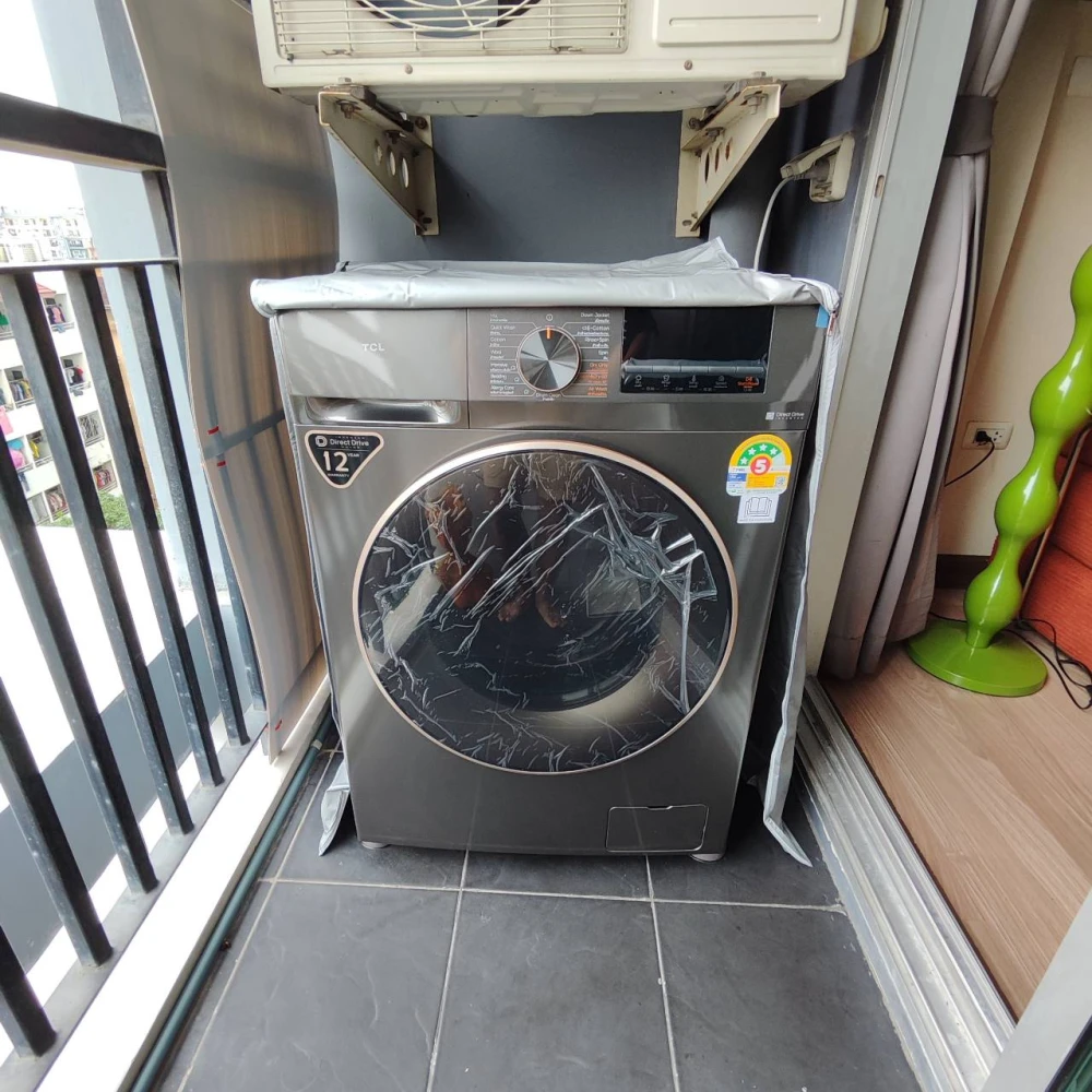 For rent: Chewathai Ramkhamhaeng. Room on the 6th floor. Fully furnished and equipped. Just bring your bags and move in.