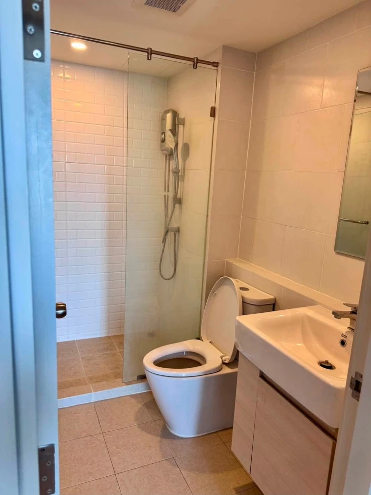 For rent: Chewathai Hallmark Ladprao-Chokchai 4, fully furnished apartment. Just bring your belongings and move in!