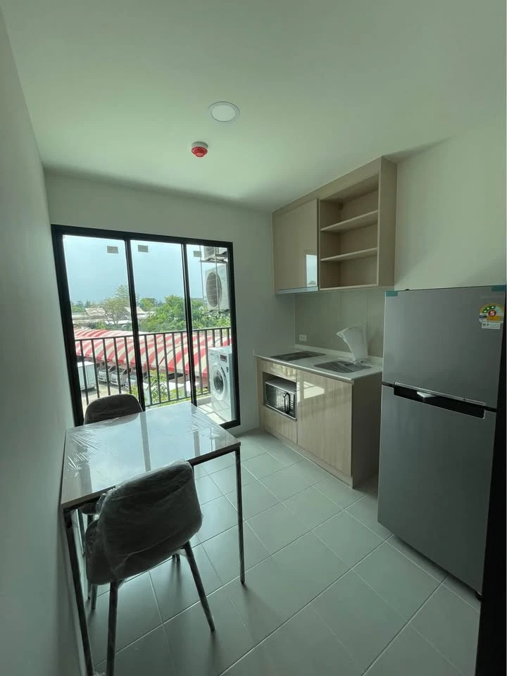 For rent: Chewathai Hallmark Ekkamai - Ramintra. Beautiful room with good functionality, located on the 3rd floor of Building B. Book now!