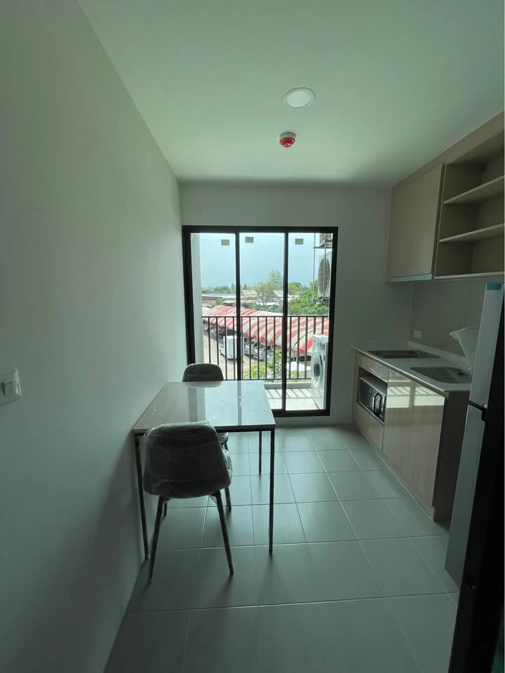 For rent: Chewathai Hallmark Ekkamai - Ramintra. Beautiful room with good functionality, located on the 3rd floor of Building B. Book now!