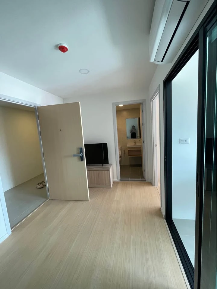 For rent: Chewathai Hallmark Ekkamai - Ramintra. Beautiful room with good functionality, located on the 3rd floor of Building B. Book now!