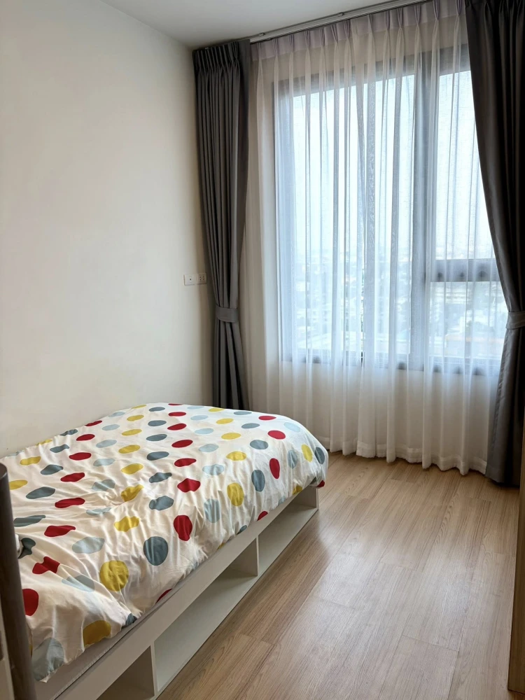 For rent: Chewathai Kaset-Nawamin. Spacious room with plenty of usable space, fully furnished and ready to move in. Don't miss this opportunity!