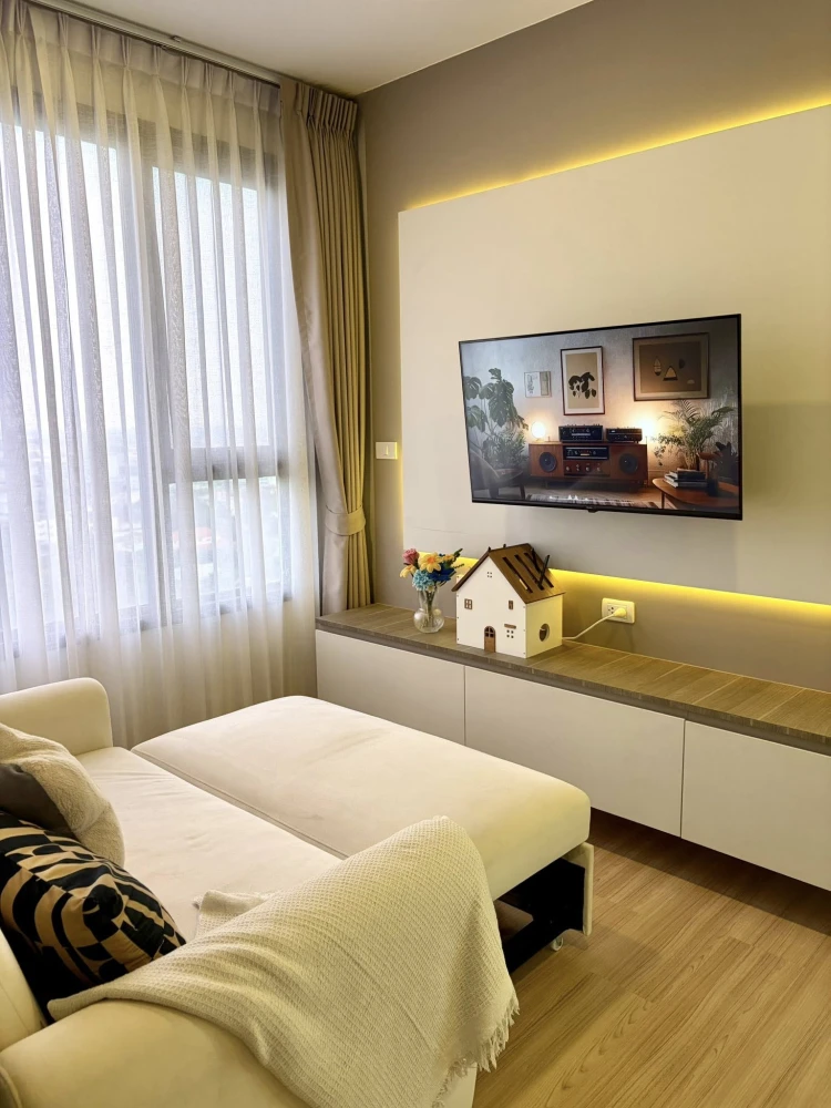 For rent: Chewathai Kaset-Nawamin. Spacious room with plenty of usable space, fully furnished and ready to move in. Don't miss this opportunity!
