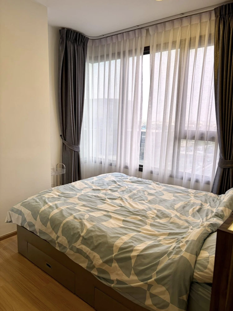 For rent: Chewathai Kaset-Nawamin. Spacious room with plenty of usable space, fully furnished and ready to move in. Don't miss this opportunity!