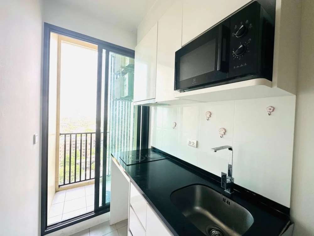For rent: Chewathai Kaset Nawamin, 16th floor. Very clean and comfortable room with a fully equipped kitchen. Book now!