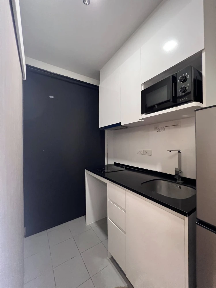 For rent: Chivathai Kaset Nawamin, 18th floor, corner room, view on both sides, very beautifully decorated, built-in throughout the room, must book.