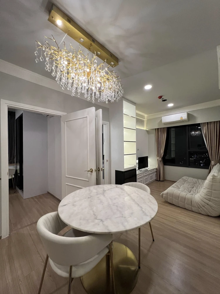 For rent: Chivathai Kaset Nawamin, 18th floor, corner room, view on both sides, very beautifully decorated, built-in throughout the room, must book.