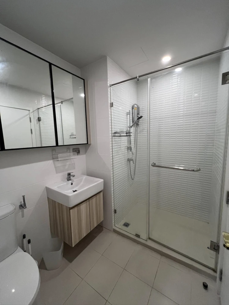 For rent: Chivathai Kaset Nawamin, 18th floor, corner room, view on both sides, very beautifully decorated, built-in throughout the room, must book.