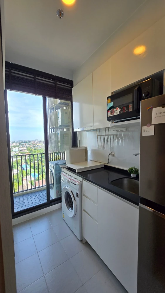For rent: Chewathai Kaset Nawamin, corner room, very private, RS building view, fully furnished, must book like this.