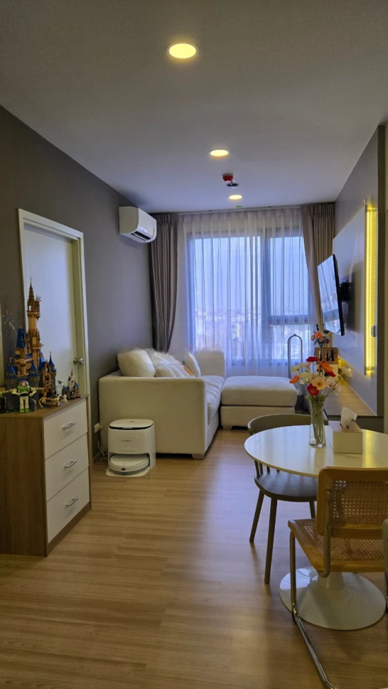 For rent: Chewathai Kaset Nawamin, corner room, very private, RS building view, fully furnished, must book like this.