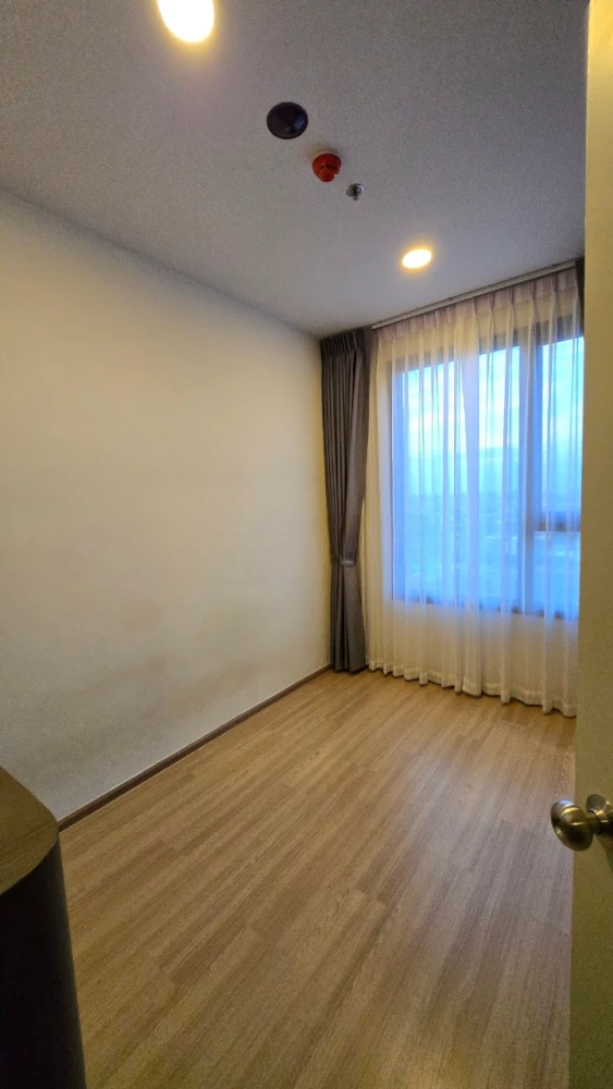 For rent: Chewathai Kaset Nawamin, corner room, very private, RS building view, fully furnished, must book like this.
