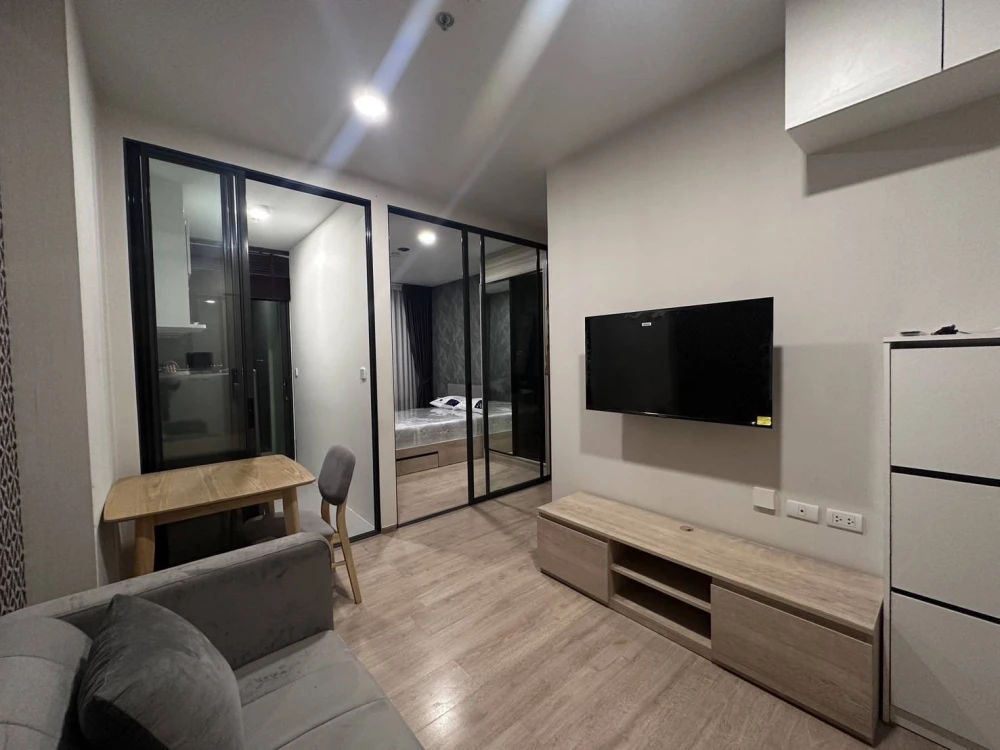 For rent: Chivathai Kaset Nawamin, decorated with beautiful wallpaper, stylish, complete with electrical appliances, move in now, don't hesitate.