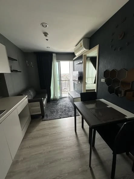 For rent: Chewathai Phetkasem 27, high floor unit, very livable, fully furnished. Just bring your belongings and move in!