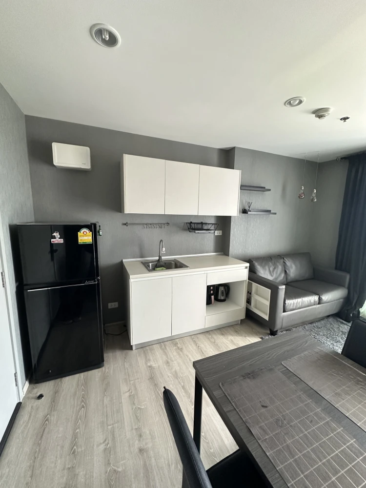 For rent: Chewathai Phetkasem 27, high floor unit, very livable, fully furnished. Just bring your belongings and move in!