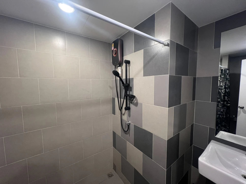 For rent: Chewathai Phetkasem 27, high floor unit, very livable, fully furnished. Just bring your belongings and move in!