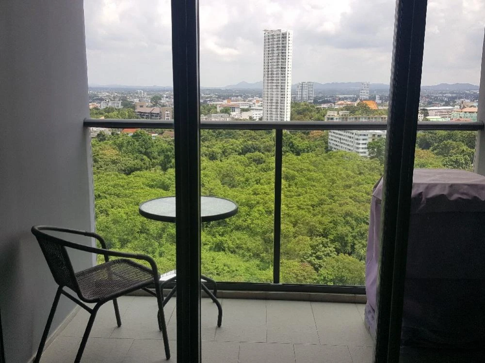 For rent, Zire Wongamat, a nice room, comes with complete decorations. If interested, hurry and book now.