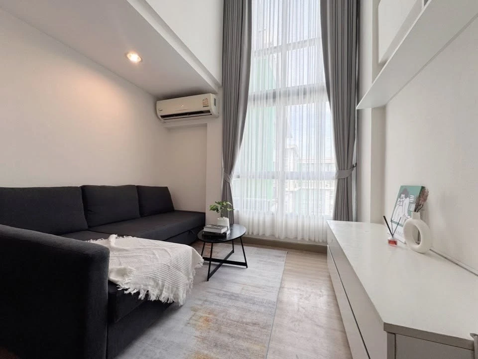 For rent: Zoom Condo Place, Duplex style, 2 floors, airy and comfortable, beautiful room, good location, ready to move in!