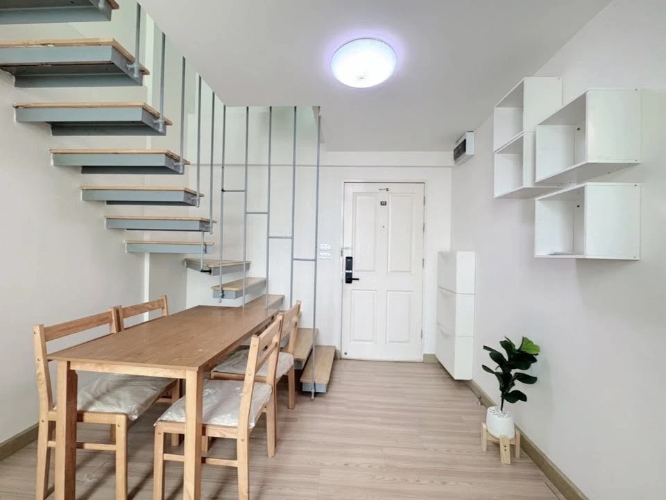 For rent: Zoom Condo Place, Duplex style, 2 floors, airy and comfortable, beautiful room, good location, ready to move in!