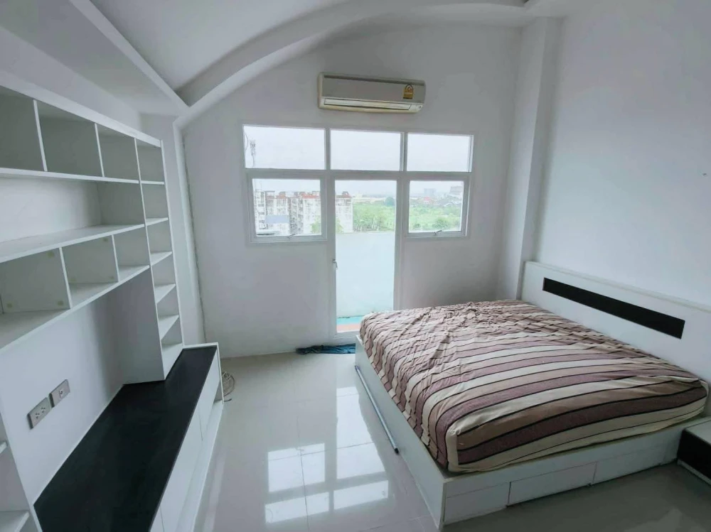 For rent: Champs Elysées Chaengwattana, a two-story condo in a prime location, totaling 65 square meters. You can't miss this opportunity!