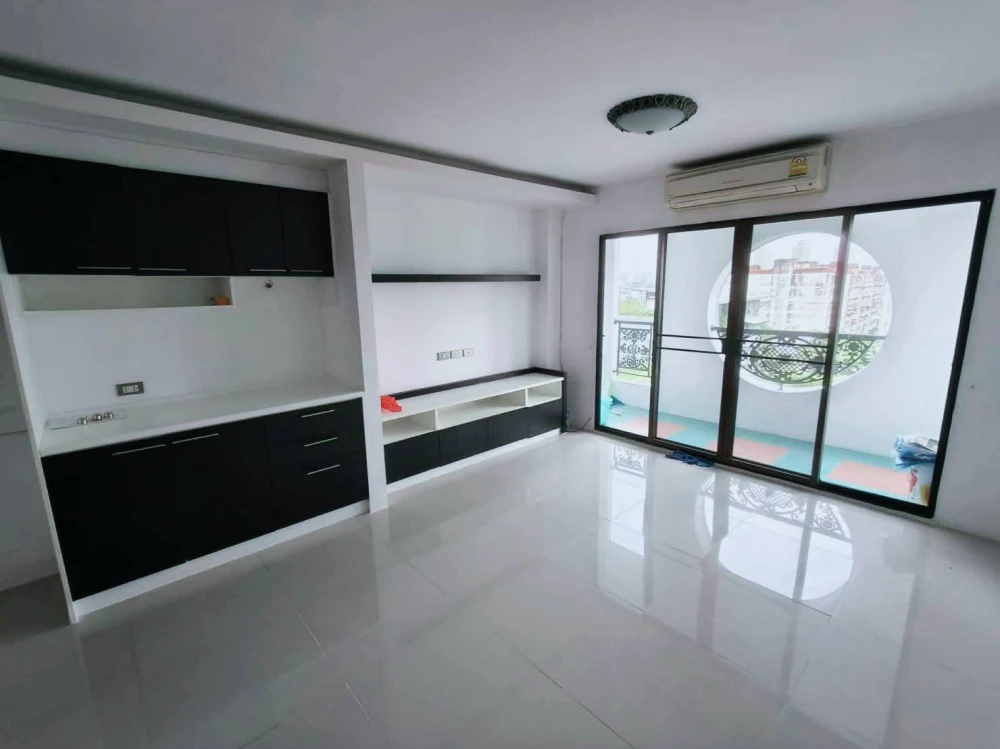 For rent: Champs Elysées Chaengwattana, a two-story condo in a prime location, totaling 65 square meters. You can't miss this opportunity!
