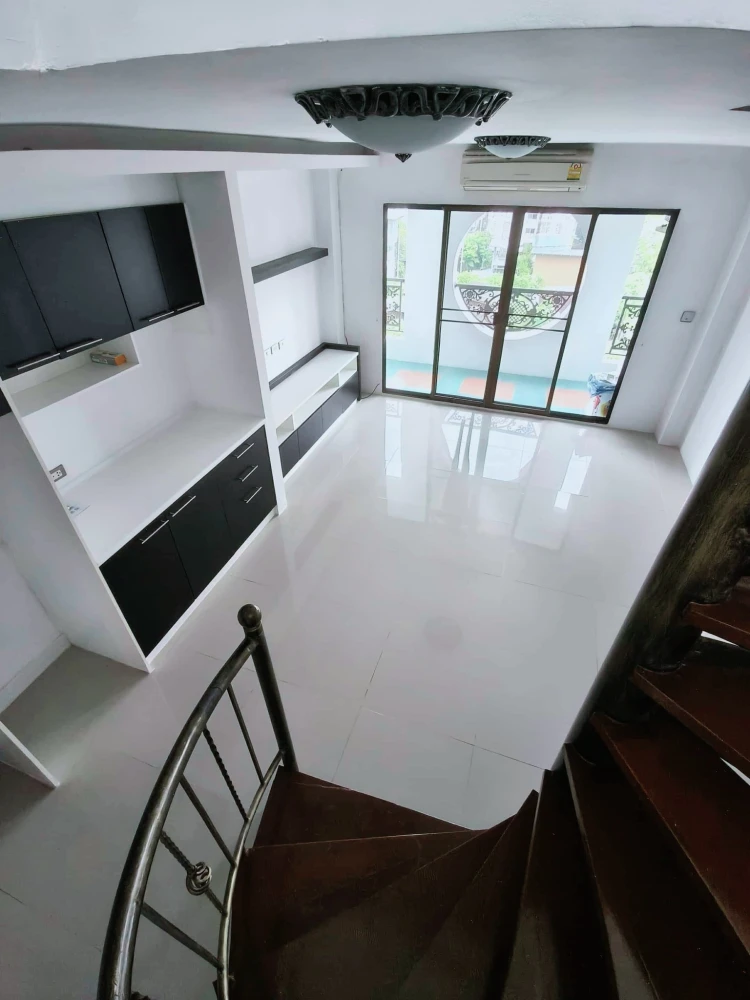 For rent: Champs Elysées Chaengwattana, a two-story condo in a prime location, totaling 65 square meters. You can't miss this opportunity!
