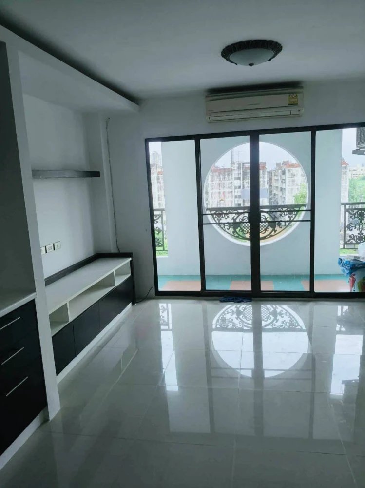 For rent: Champs Elysées Chaengwattana, a two-story condo in a prime location, totaling 65 square meters. You can't miss this opportunity!