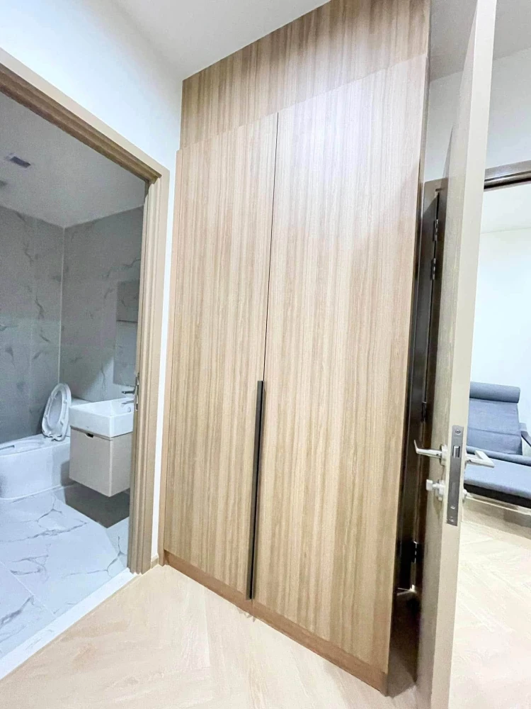 ให้เช่า ณ รีวา เจริญนคร ห้องกว้างขวางอยู่สบาย เฟอร์นิเจอร์พร้อม หิ้วกระเป๋าเข้าอยู่ได้ทันที