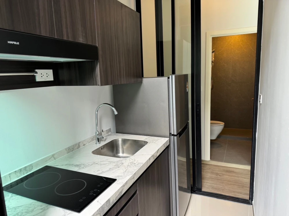 For rent: The Origin Plug & Play Ramintra. Modern style room with built-in furniture throughout. Fully furnished.