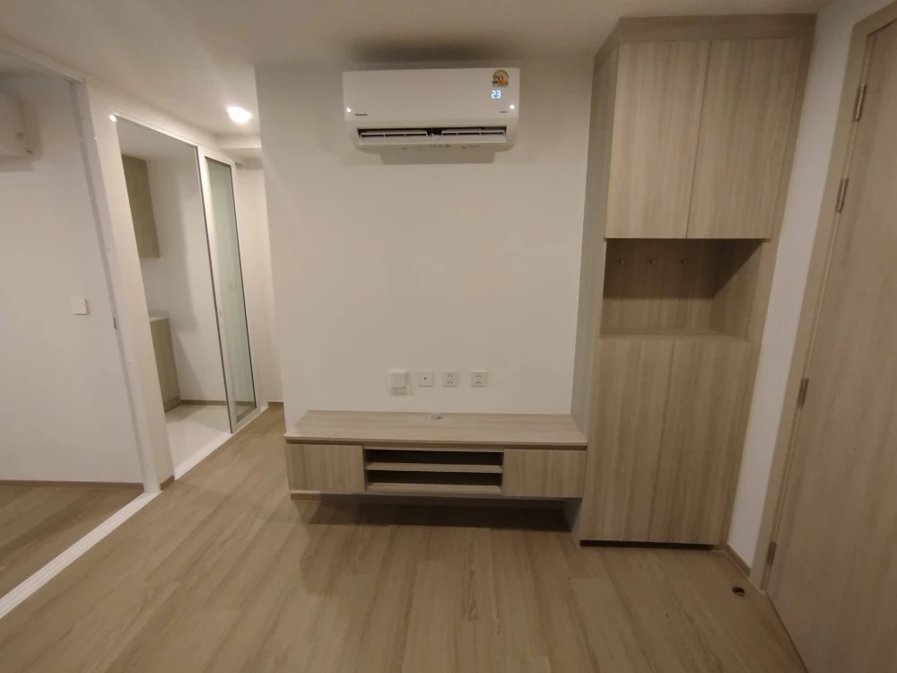 For rent: The Origin Phaholyothin 57. Auspicious orientation, relaxing view, no afternoon sun, and a soothing swimming pool view. A must-see!