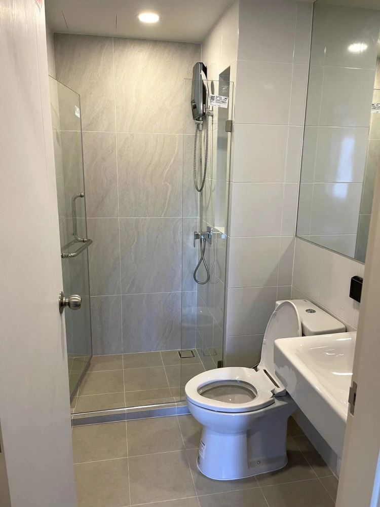 For sale or rent: The Origin Ramintra 83 Station. Features high-quality built-in furniture and ample storage space, maximizing usable area. Don't miss