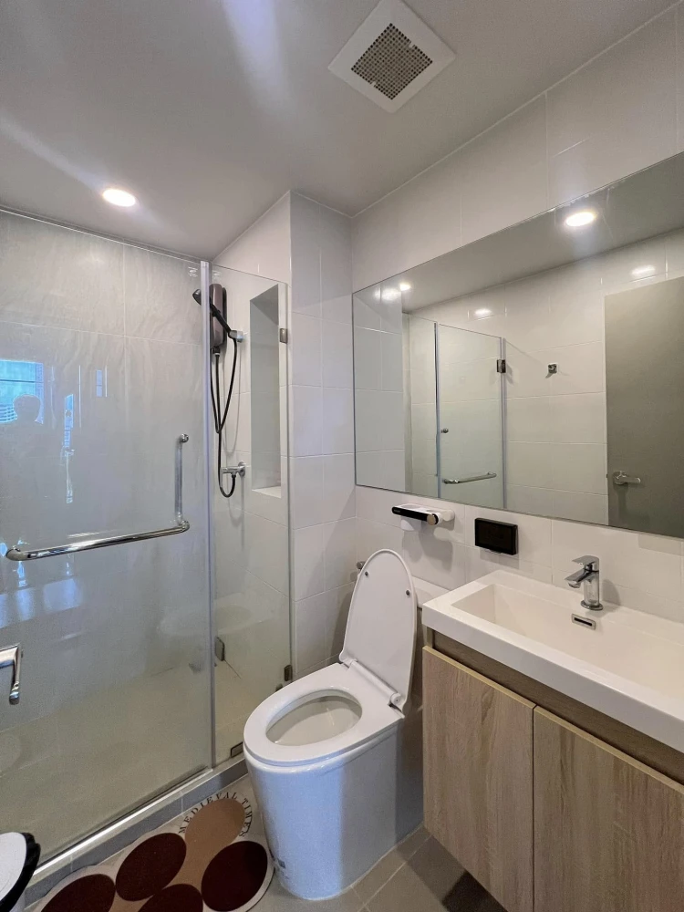 For rent: The Origin Lat Phrao 15, fully furnished, large screen TV, washing machine ready to use. You can't miss this if you don't book.
