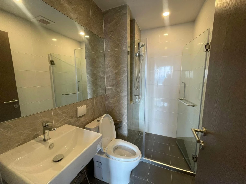 For rent: The Origin Lat Phrao-Bang Kapi, beautifully decorated with built-in furniture, fully furnished. Interested in booking now!