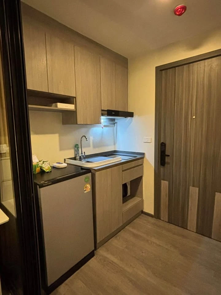 For rent: The Origin Sukhumvit-Sai Luat E22 station, 2nd floor, 22 sq.m. Nicely decorated with built-in furniture, very livable. Book now!