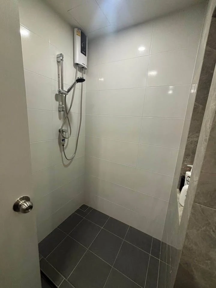 For rent: The Origin Sukhumvit-Sai Luat E22 station, 2nd floor, 22 sq.m. Nicely decorated with built-in furniture, very livable. Book now!