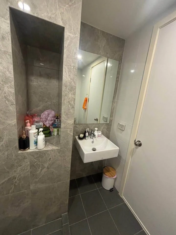 For rent: The Origin Sukhumvit-Sai Luat E22 station, 2nd floor, 22 sq.m. Nicely decorated with built-in furniture, very livable. Book now!