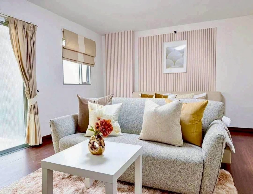 For rent: The Escape Condominium, Sukhumvit 101/1, decorated with beautiful wallpaper, fully furnished, hurry and book now.