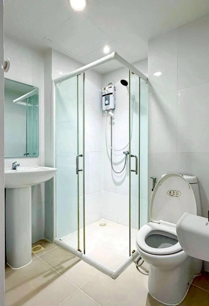 For rent: The Escape Condominium, Sukhumvit 101/1, decorated with beautiful wallpaper, fully furnished, hurry and book now.