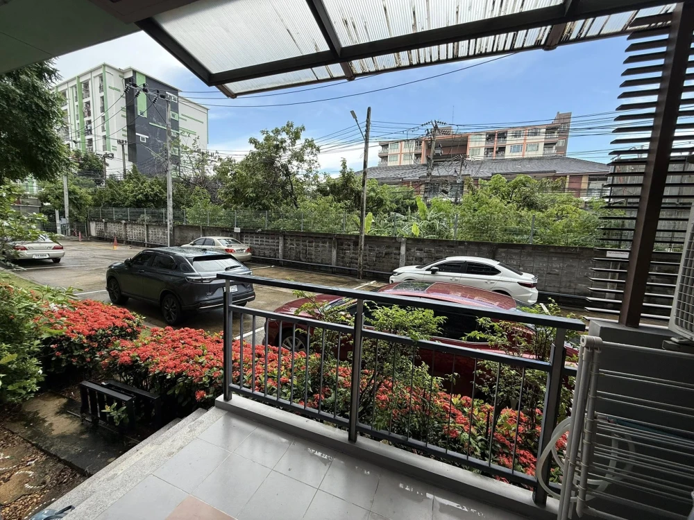 For rent: The Escape Condominium, Sukhumvit 101/1. Parking available behind the room. 1st floor. Feels like home. No need to wait for the elevator. Ve