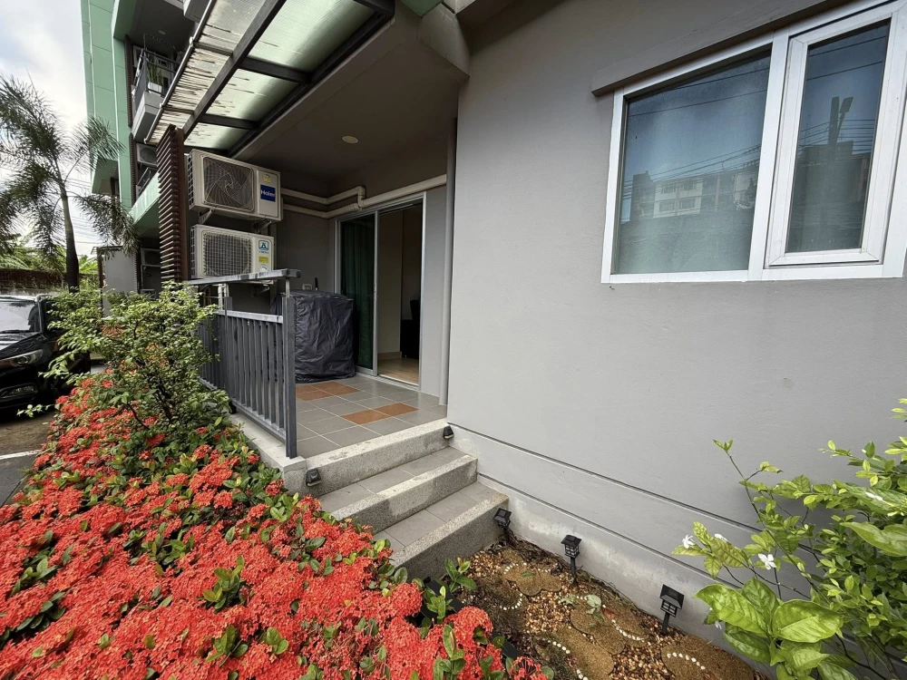 For rent: The Escape Condominium, Sukhumvit 101/1. Parking available behind the room. 1st floor. Feels like home. No need to wait for the elevator. Ve